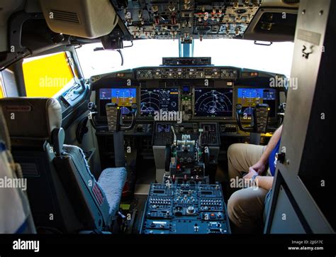Boeing 737 Max 10 Flight Deck Stock Photo Alamy