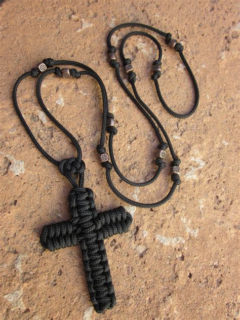 Due to knots having more than one name, the wrapping methods are not ordered alphabetically. wearartbyjulie: Micro Paracord Rosary with Beads and 550 ...