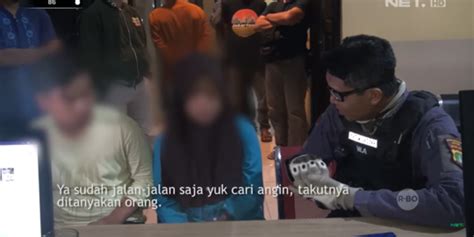 Pasangan Ini Kepergok Mesum Di Masjid Ceweknya Dengan Polos Bilang