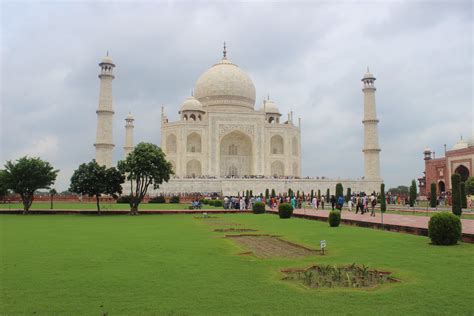 Taj Mahal From The Garden Grounds Taj Mahal Places To See Around