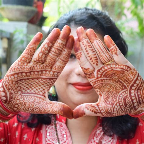Beautiful Woman Dressed Up As Indian Tradition With Henna Mehndi Design