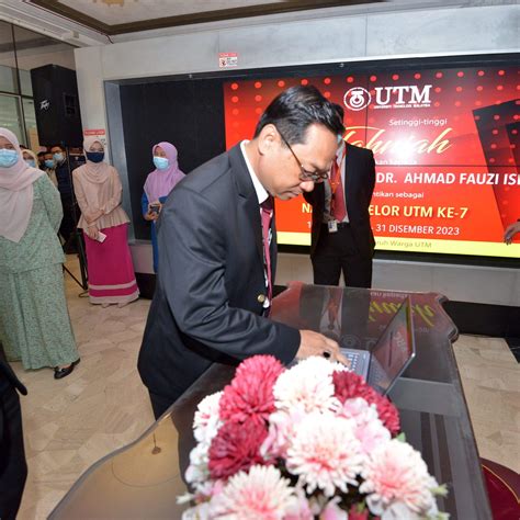 Prices and availability subject to change. Ahmad Fauzi Mulakan Tugas Sebagai Naib Canselor UTM Ke-7 ...