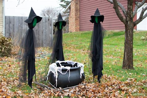 Diy Witch Gathering Using Upcycled Materials Halloween Door