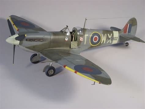 Trumpeters 124 Scale Spitfire Mkvb By Ron Oneal