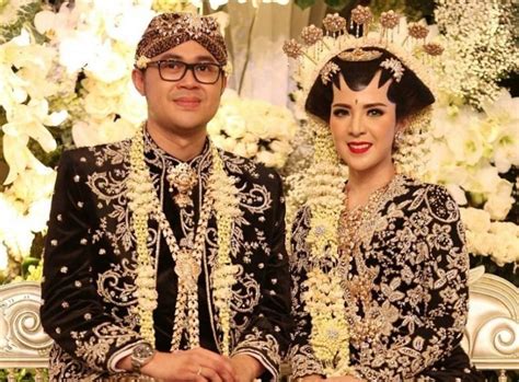 Cantik 10 Pakaian Adat Jawa Adalah