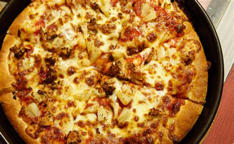 For parties or family meals, you can order some sides, a few pizzas and pasta dishes for everyone to share. FriedChillies Top 3 Favourite Pizza Hut Pan Pizza ...