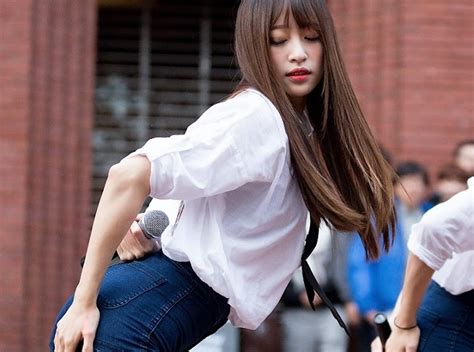 13 Sexy Stage Captures Of Exid Hani S Dancing