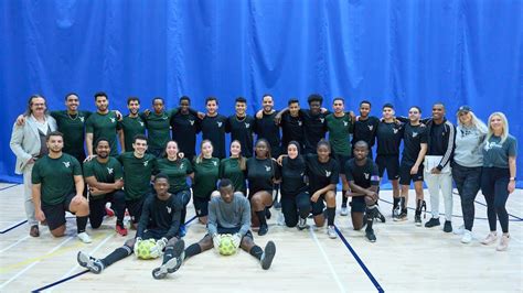 Des Amateurs De Football Du Collège Boréal Partagent Leur Passion Pour