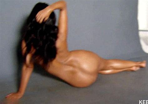 Kourtney Kardashian Naked Photo Shoooting For Gq Scandal