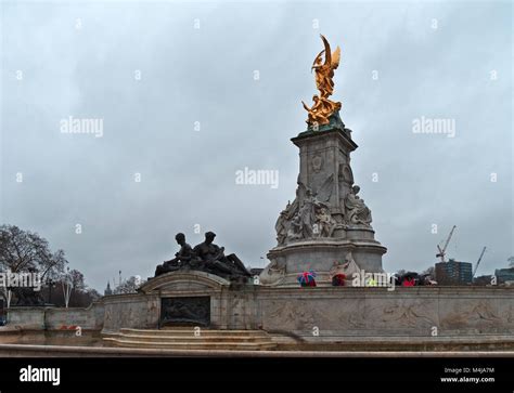 Queen Victoria Memorial London Stock Photo Alamy