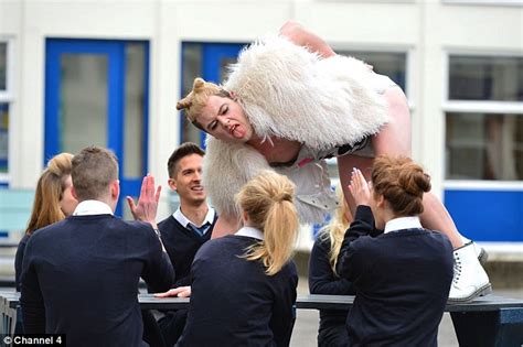 Alan Carr Pokes Fun At Miley Cyrus With His Foam Finger In Hilarious New Year S Eve Skit