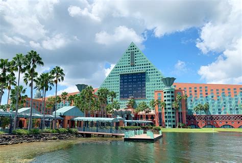 7 Reasons To Stay At The Walt Disney World Swan And Dolphin Resort