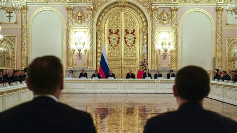 The Kremlin Cracks Down On Critics The World From Prx