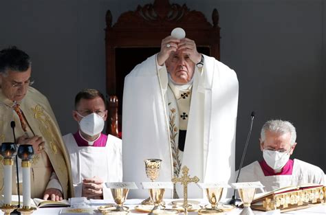 Catholics Need Better Understanding Of The Mass Pope Says National Catholic Reporter