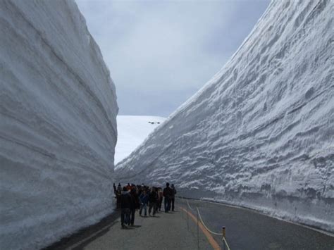 Epic Blizzard Walls Gigantic 65 Foot Snow Bank In Murodo