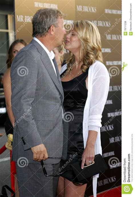 Kevin Costner Und Christine Baumgartner Redaktionelles Stockfoto Bild