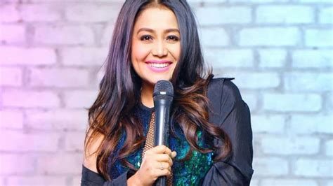 Neha Kakkar Wins Hearts With A Lovable Gesture As Gives Money To Beggars Checkout Iwmbuzz