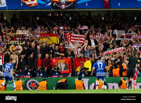Atletico Madrid Fans Hi Res Stock Photography And Images Alamy