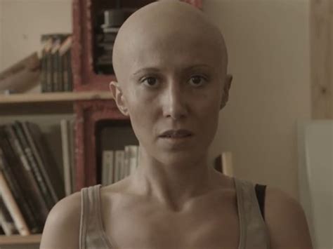 Plus Belle La Vie Fabienne Carat La Tête Rasée Pour Lutter Contre Le Cancer Vidéo
