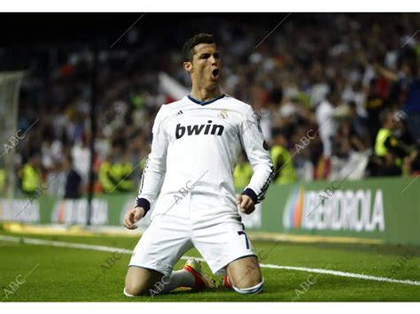 En La Imagen Cristiano Ronaldo Marca Y Celebra El Gol Archivo Abc