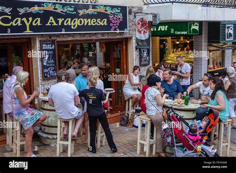 Benidorm Spain 9th November 2015 British Tourists Enjoying Tapas At