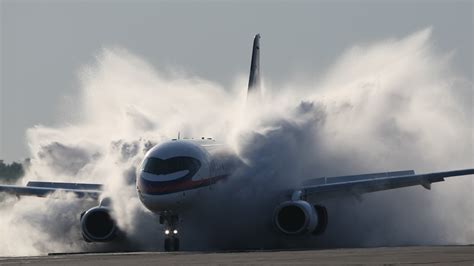 Sukhoi Superjet 100 4k Ultra Hd Wallpaper