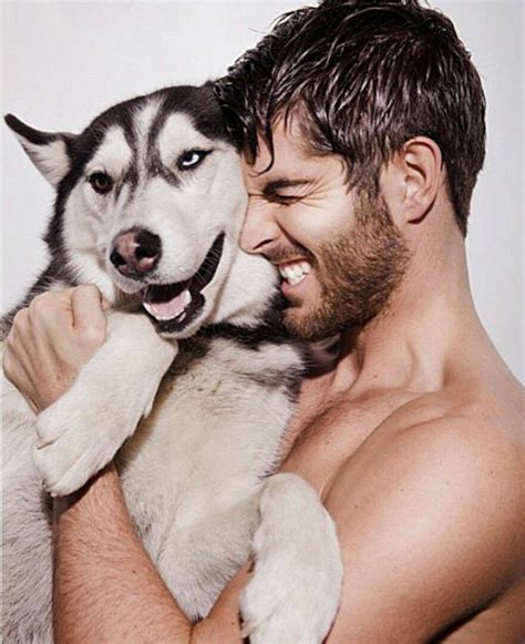 15 Imágenes De Hombres Sexis Y Guapos Con Sus Perros Nick Bateman Hombre Perro Perro Chico