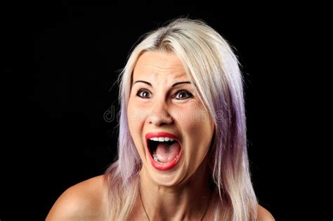 Expressão Fêmea Assustado Da Cara Menina Gritando Foto de Stock Imagem de boca medo