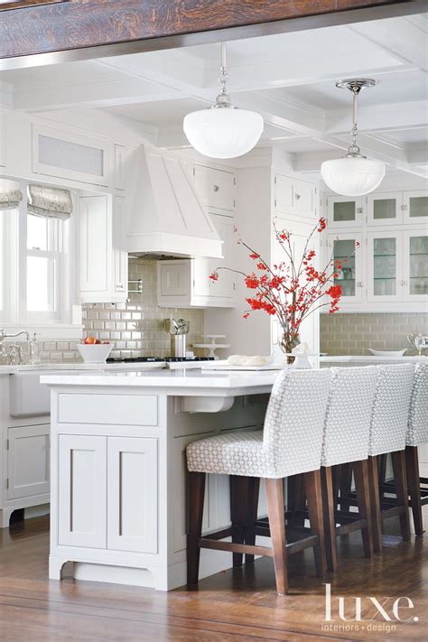 White Traditional Kitchen With Breakfast Bar Luxe Interiors Design