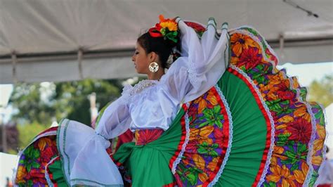 Los bailes más representativos del folklore mexicano Baile Danza tradicional Traje de campesina