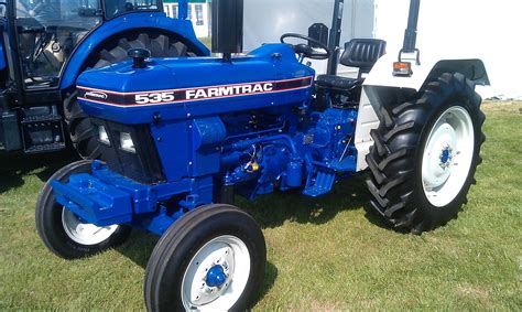Below 20 Hp And 21 30 Hp Blue And Black Farmtrac Tractor Rs 400000