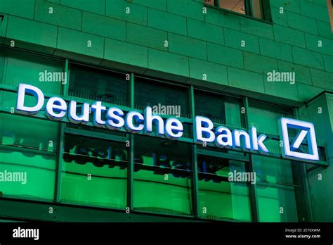 Deutsche Bank Logo Hi Res Stock Photography And Images Alamy