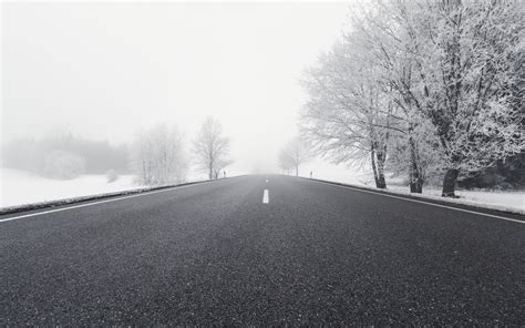 Download Wallpaper 3840x2400 Road Winter Bw Snow Fog Trees