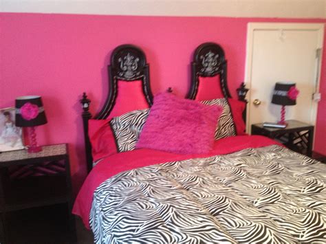 Silver glitter paint, hot pink and black zebra print room. Pin on Black & Pink Zebra print bedroom