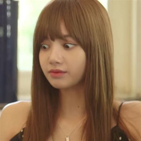 Pin De C En Lisa Memes Blackpink Caras De Memes Caras Graciosas