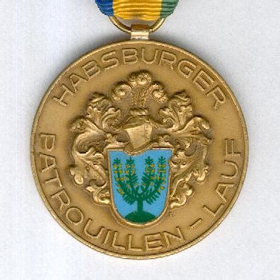 Sie resultiert aus einer erblichen überentwicklung des unterkiefers („echte progenie). HABSBURG. Patrol Course Award (Habsburger Patrouillen-Lauf ...