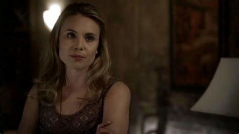 camille o connell s leah pipes free people s top in the originals s1e9 spotern