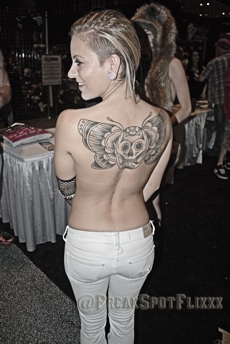 Cameron Canada Showing Her Tattoo Cameron Canada Girl Tattoos Stars