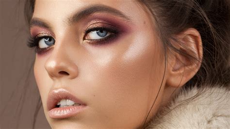Why Smudged Eyeliner Will Be All The Rage In Fall Of 2022