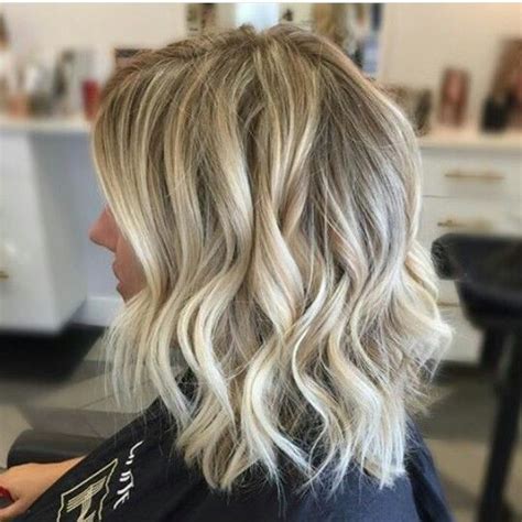 You want to dye your hair and you're set on blonde, but you have no idea what shade to choose. Gorgeous cool blonde tones | Short wavy hair, Hair styles ...