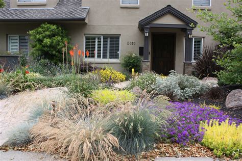 Drought tolerant landscaping means a landscape and its plants that can survive in a drought season. Another water-wise landscape | Drought resistant ...