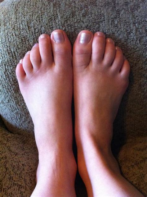 Ellie Idols Feet