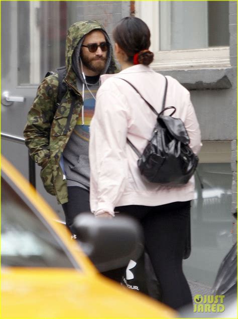 Photo Jake Gyllenhaal Doesnt Let The Rain Keep Him Away Photo Just Jared
