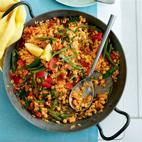 Añadir el azúcar y la canela, remover bien y cocinar 10 minutos a fuego bajo. Arroz vegetariano