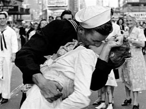Morto George Mendonsa Il Marinaio Del Celebre Bacio A Times Square
