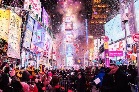 Dick Clark S New Year S Rockin Eve Will Crown The First Powerball Millionaire Of The Year