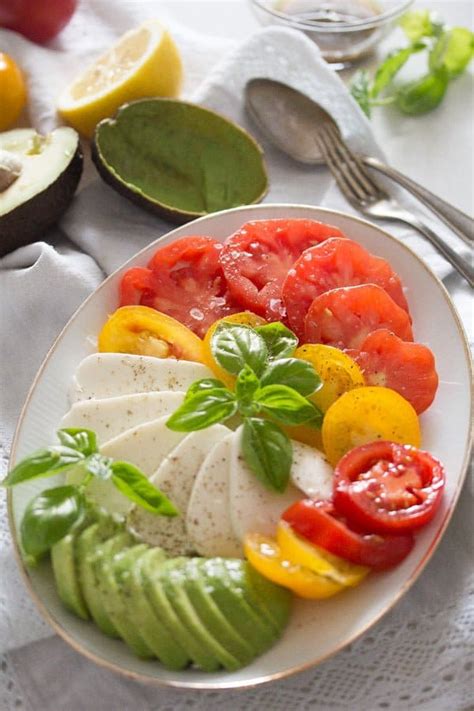 Italian caprese salad is a summer classic! Tomato Avocado Mozzarella Salad with Basil - Insalata ...