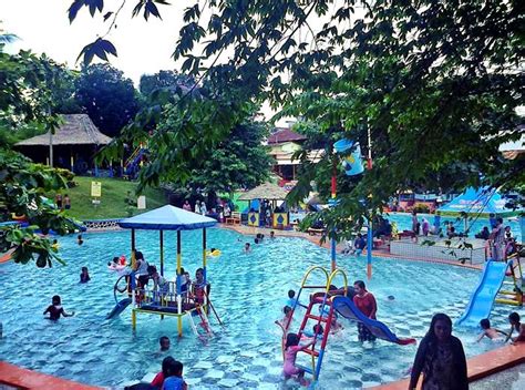 Buka bukaan di kolam renang!! Wisata Kolam Renang Jember - KOLAMA