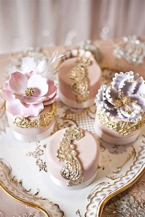 35 Classy And Elegant Cupcakes