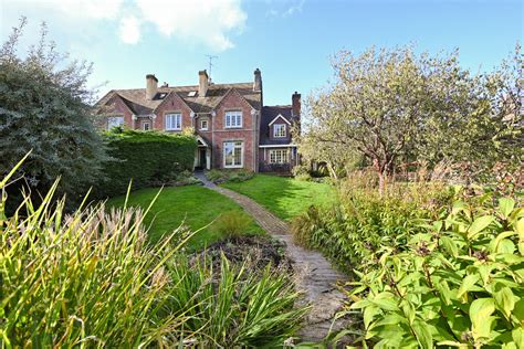 Royal tunbridge wells şehrindeki popüler seçimlerimizden biri. Property in Dunorlan Farm Cottage, Halls Hole Road ...